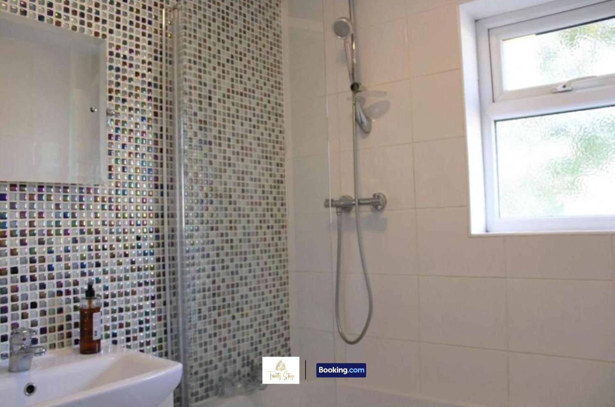 4 Bedroom House With Parking Near City Centre By Trinity Stays Short Lets & Serviced Accommodation Cambridge Exterior foto